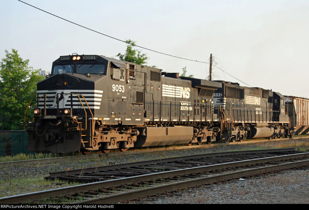 NS 9053 & 6592 lead train E25 at Southern Junction
